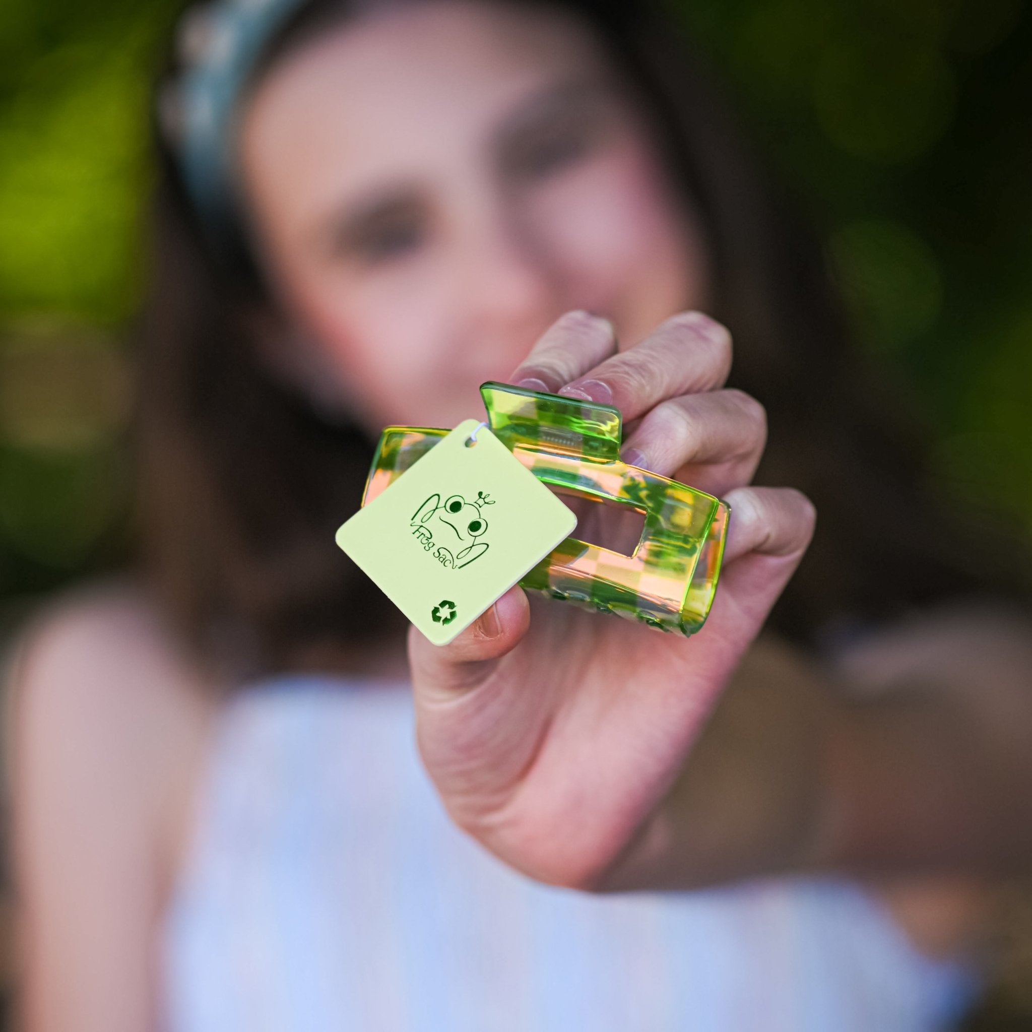 Medium Iridescent Checkered Hair Claw Clip - FROG SAC