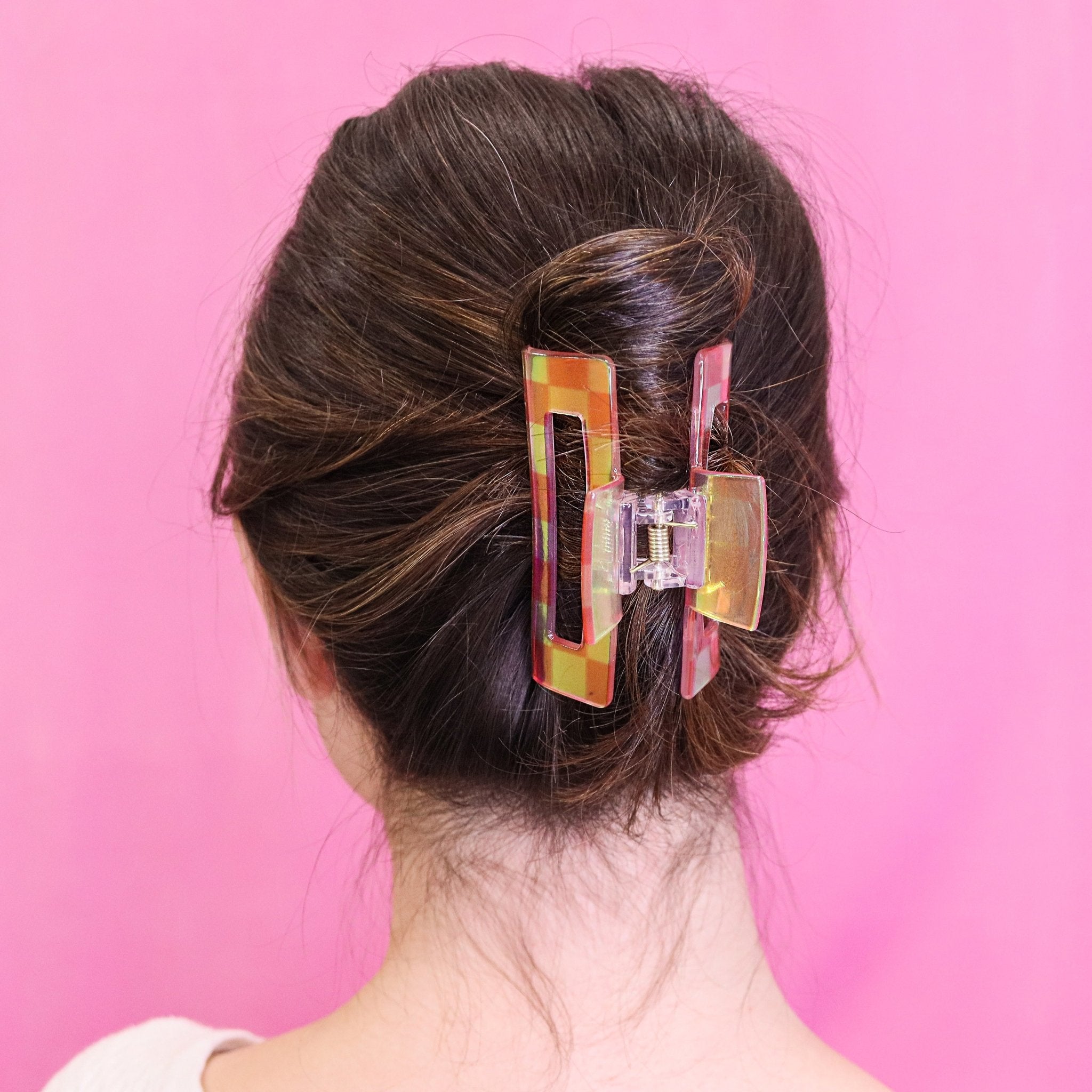 Medium Iridescent Checkered Hair Claw - Pink - FROG SAC