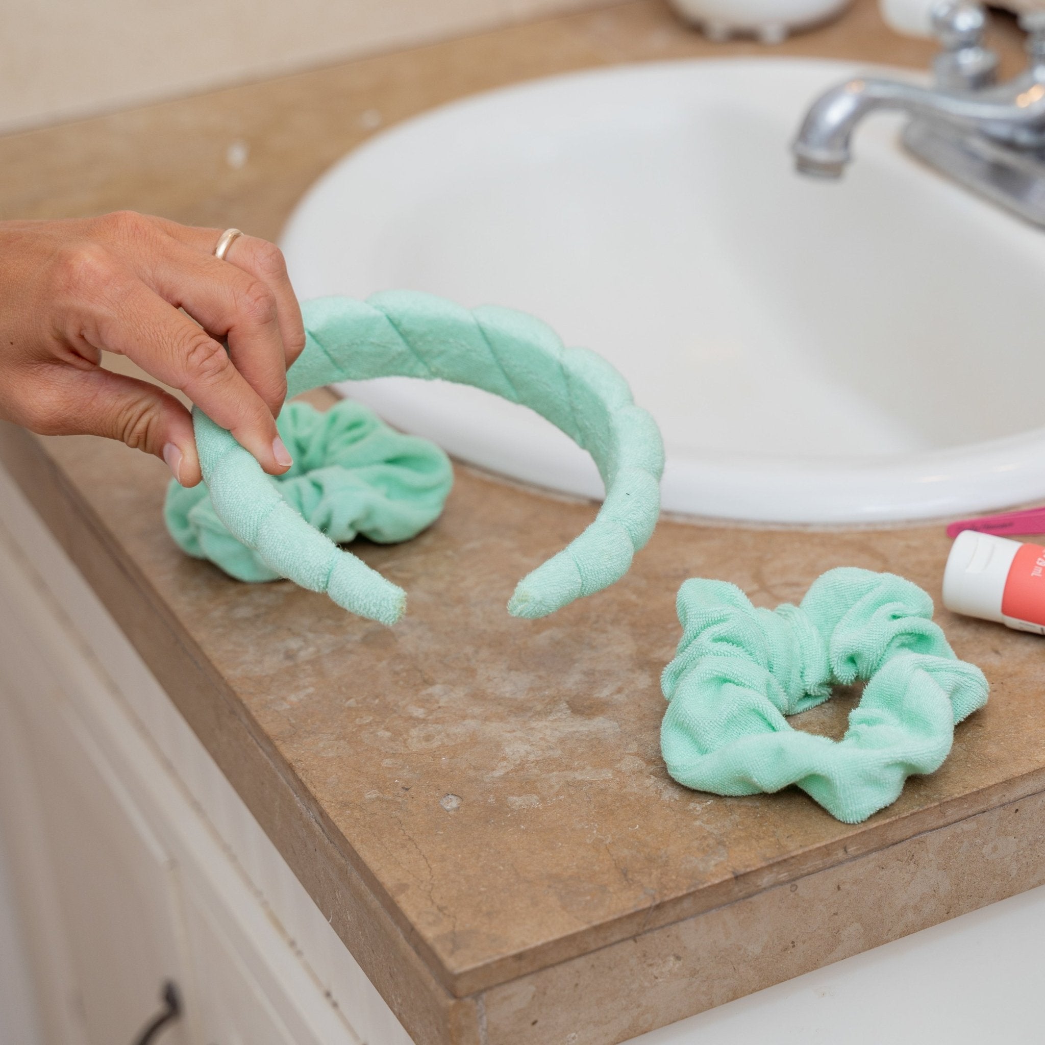 Puffy Spiral Terry Cloth Padded Spa Headband and Scrunchie Wristbands - FROG SAC